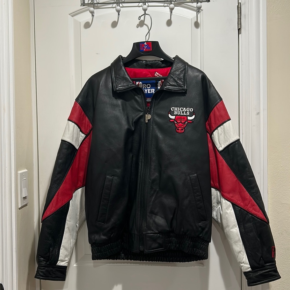 Pro Player / Men’s Medium / Black, Red & White